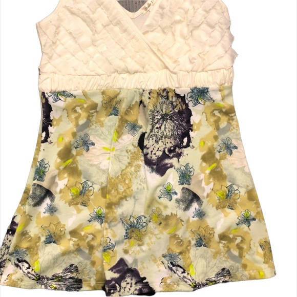 NWOT STUDIO Y- Crossover Cream RUFFLE V-Neck w/Pretty Bright Green Floral Bottom - Picture 4 of 4